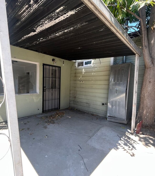 Building Photo - 1609-1611 Gundry Ave