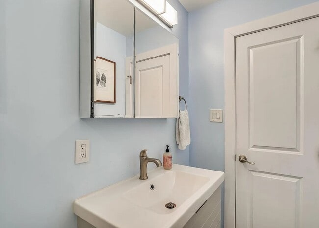 Building Photo - Bethany Court