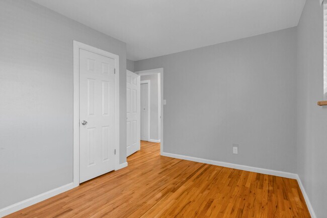 Building Photo - 1230 S Pierce St