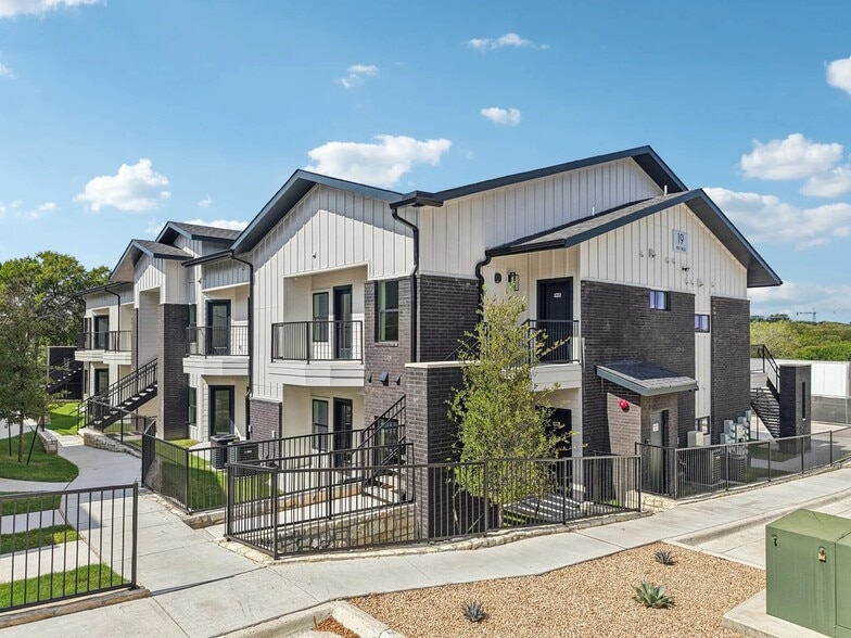 Building Photo - 2450 Wickersham Ln