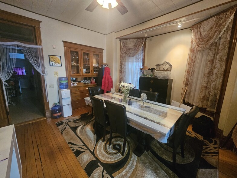 Building Photo - 1132 W Wrightwood Ave