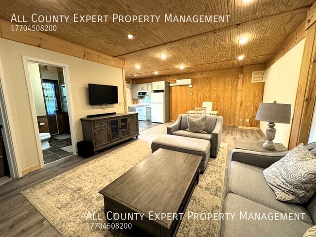 Building Photo - 438 Hunters Trce