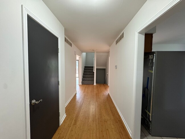 Building Photo - 201- 203 Briarcrest Ct