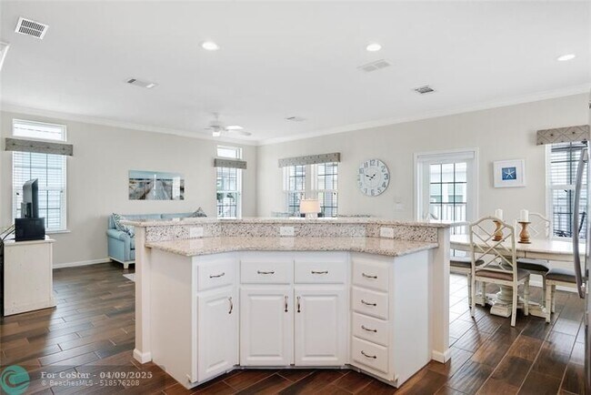 Building Photo - 423 E Intercoastal Dr
