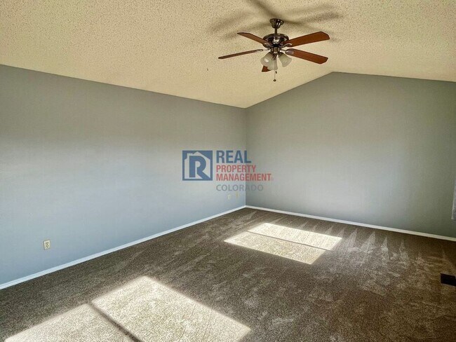 Building Photo - 4730 Cove Ct