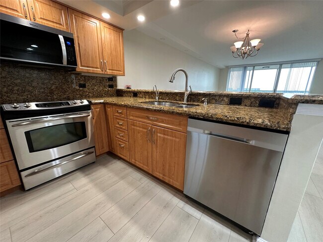 Building Photo - 3510 Oaks Way