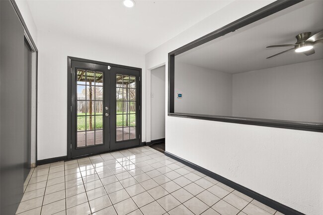 Building Photo - 6711 Vanlynn Ln