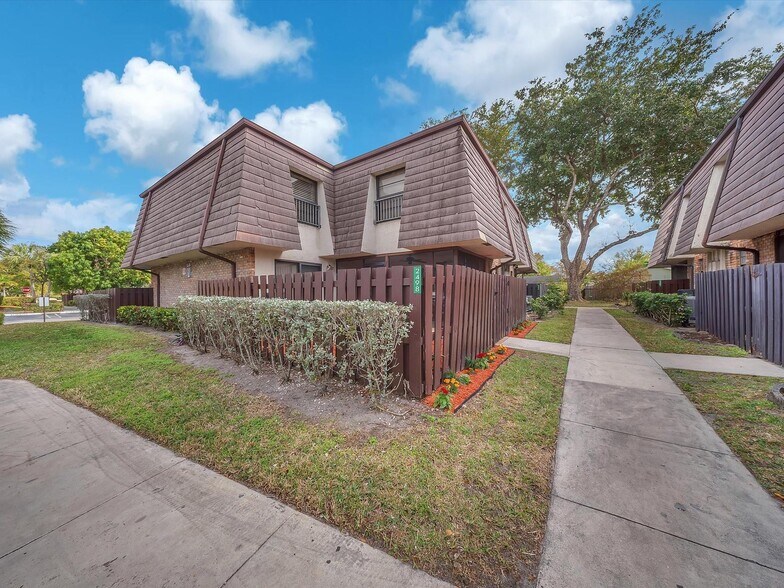 Building Photo - 2496 NW 99th Ave