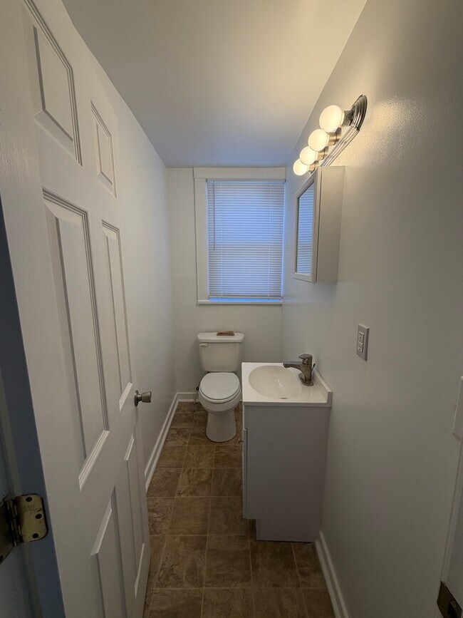 Building Photo - Beautifully Renovated 4bdrm/1.5bth Home Located in Richmond's Northside!!