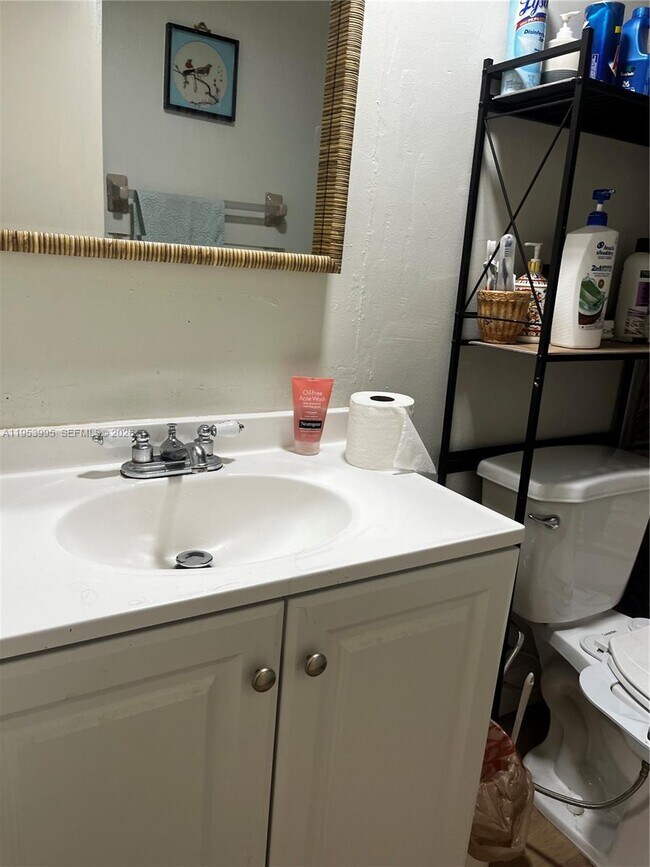 Building Photo - 5985 Del Lago Cir