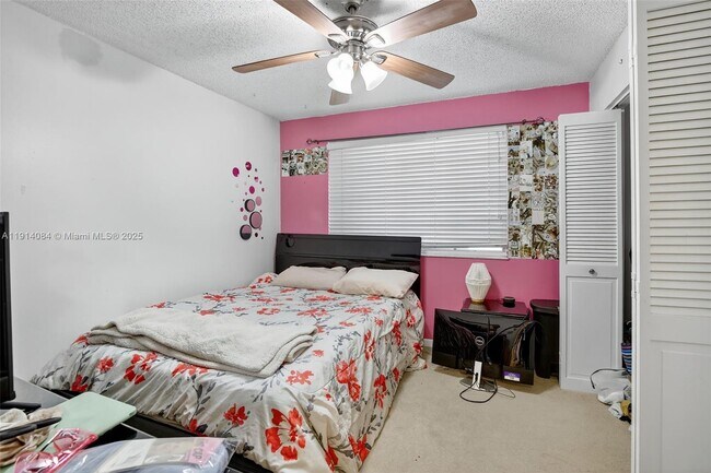 Building Photo - 9481 Oak Grove Cir