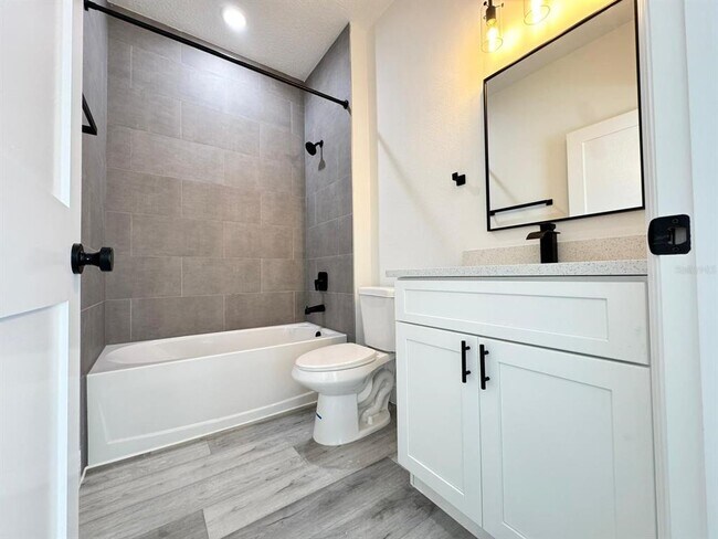 Building Photo - 482 Marion Oaks Manor