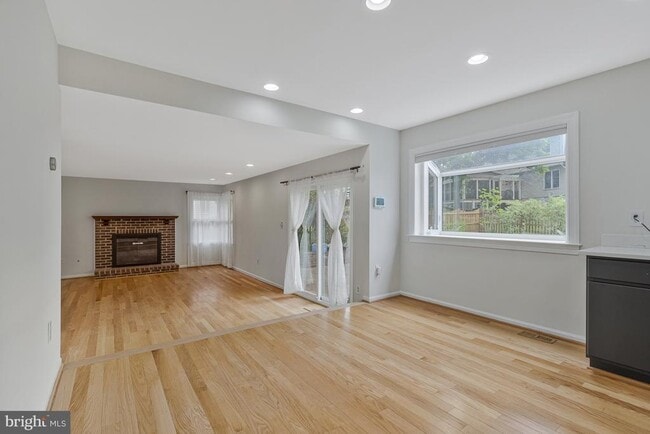 Building Photo - 2689 Glencroft Rd