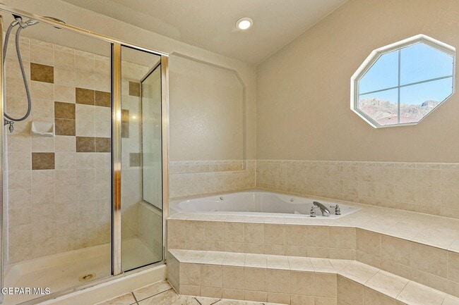 Building Photo - 951 Via Descanso Dr