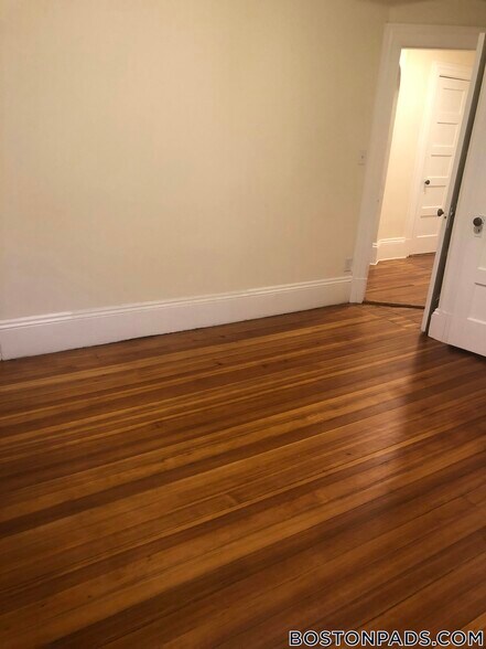 Building Photo - 1463 Beacon St
