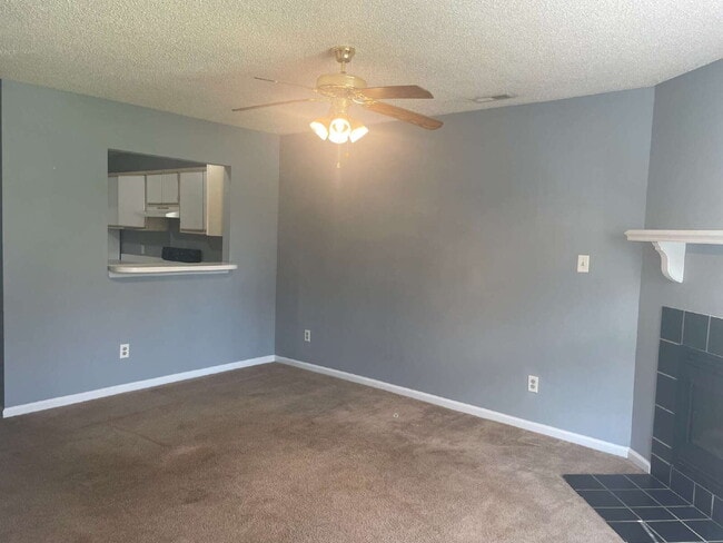 Building Photo - Two Bedroom, 1.5 Bath Townhome-201 Mesa Ln.