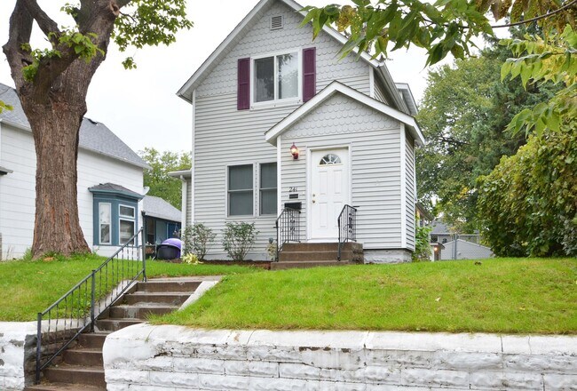 Building Photo - 3 Bed 1.5 Bath Single Family Home in St. Pau