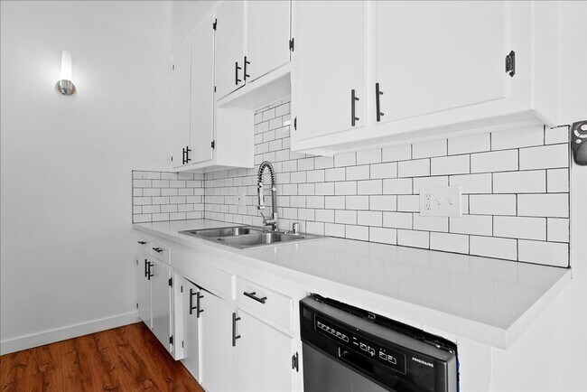 Building Photo - 6114 Cahuenga Blvd