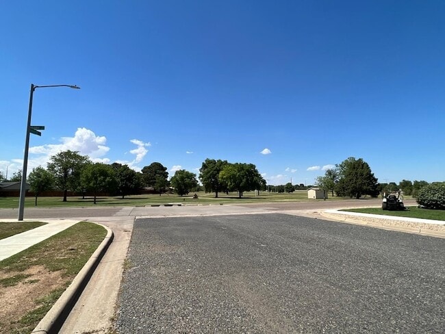 Building Photo - 7702 Knoxville Dr