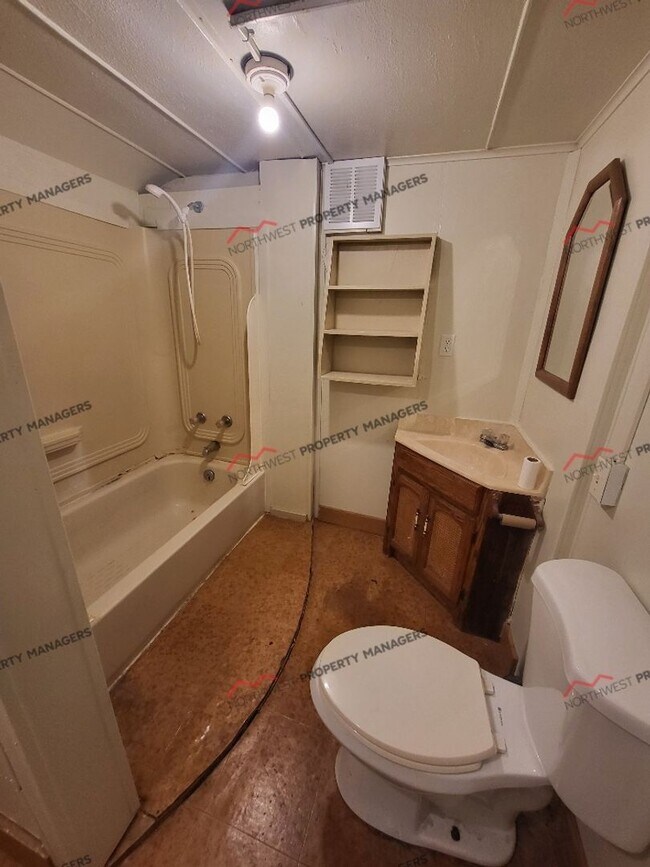 Building Photo - STATUS: AVAILABLE | R36B | $925