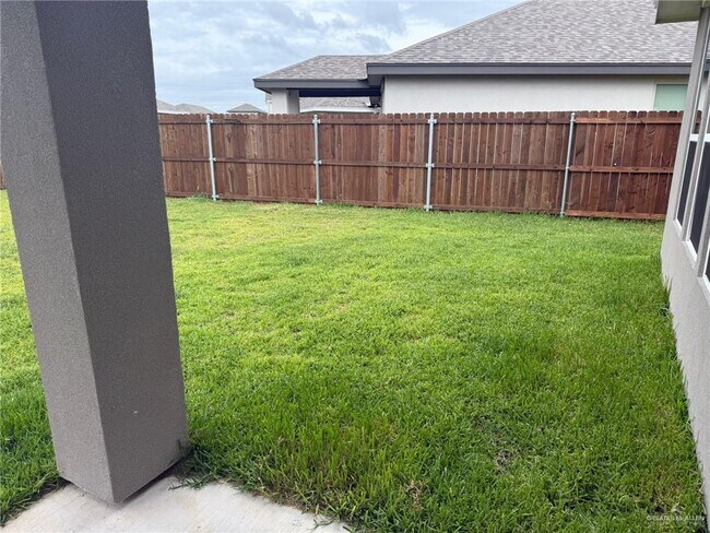 Building Photo - 3505 Cove Real Dr