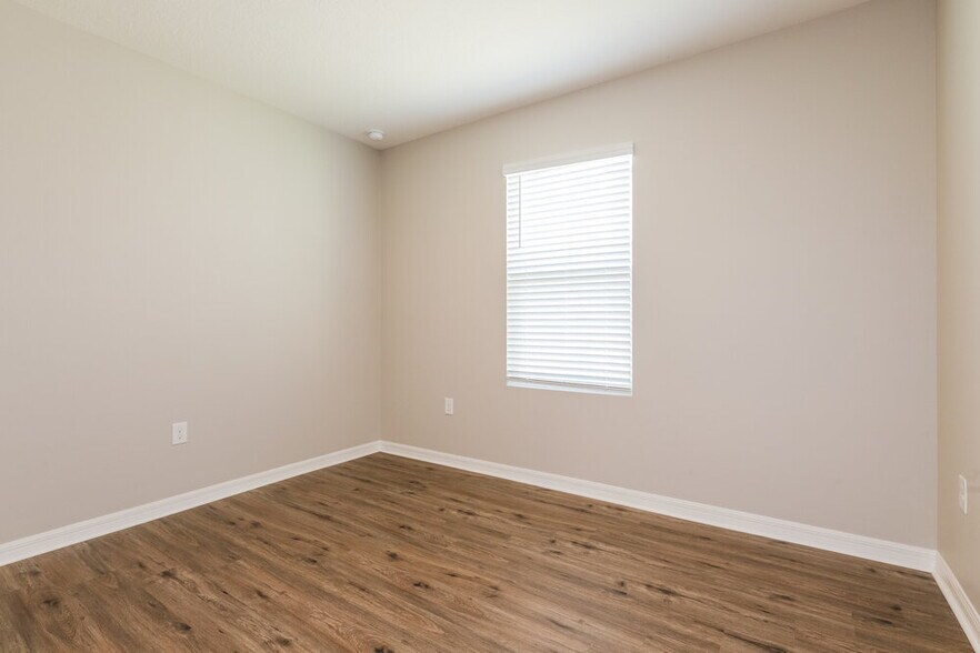 Building Photo - 16471 Little Garden Dr