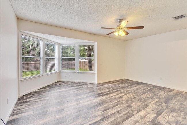 Building Photo - 908 Dogwood Trail