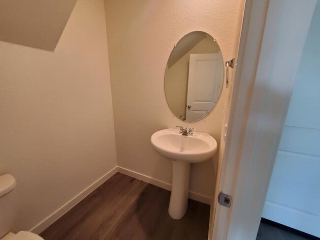 Building Photo - 2057 Shady Tree Cir