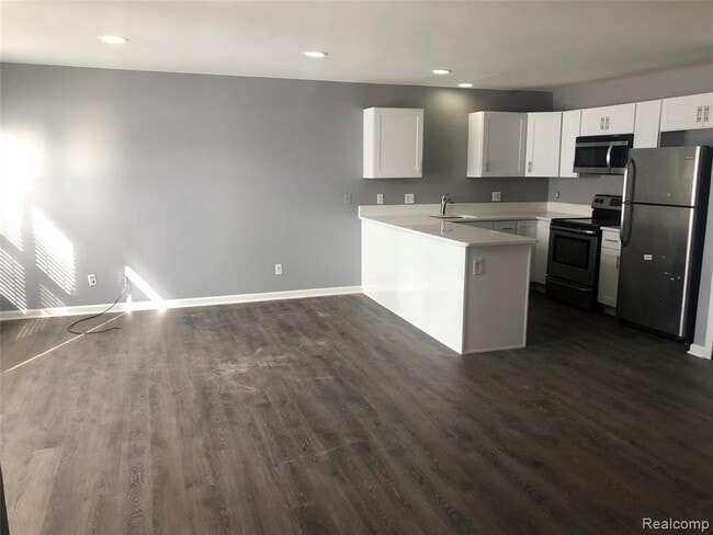 Building Photo - 234 Stonegate E