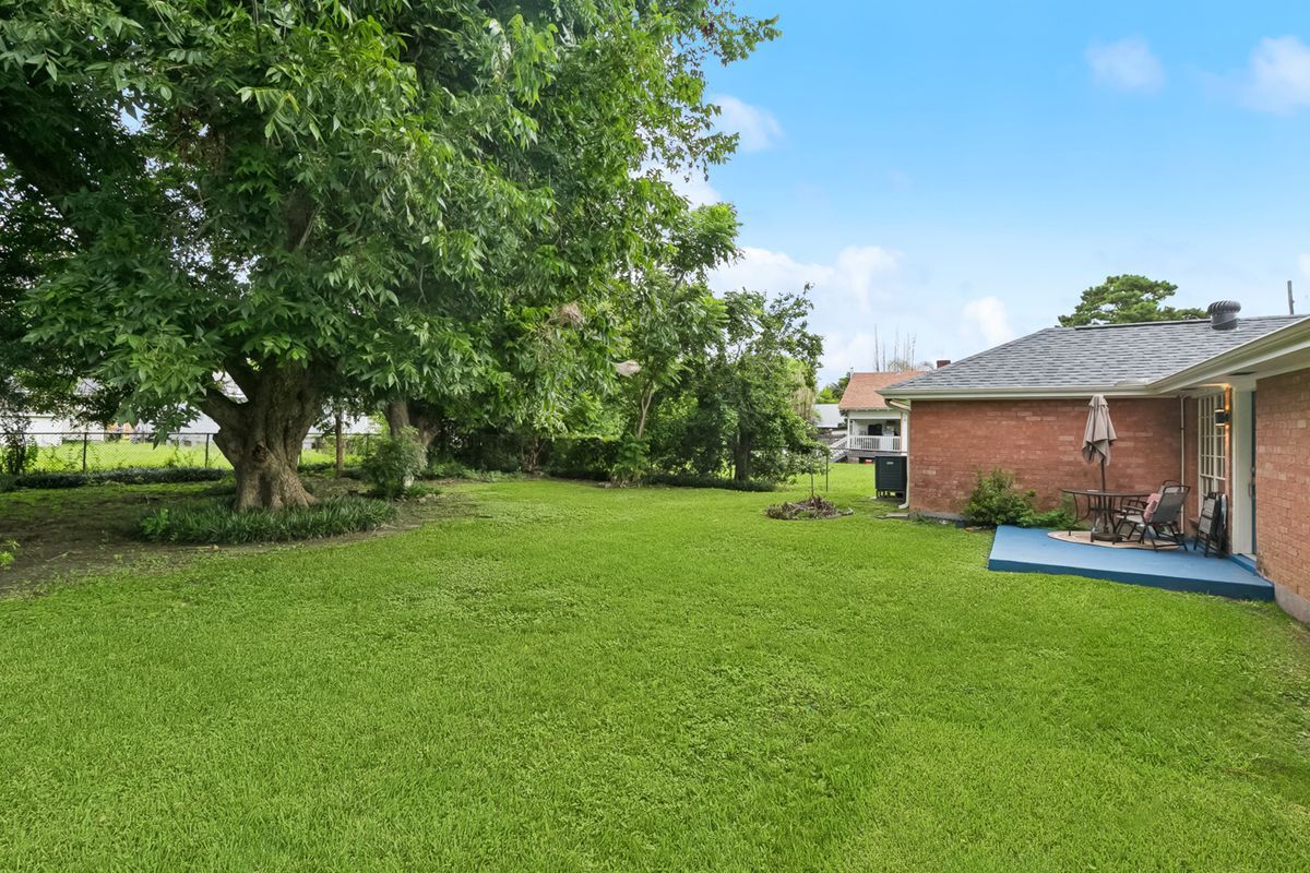 Building Photo - 839 Behrman Ave