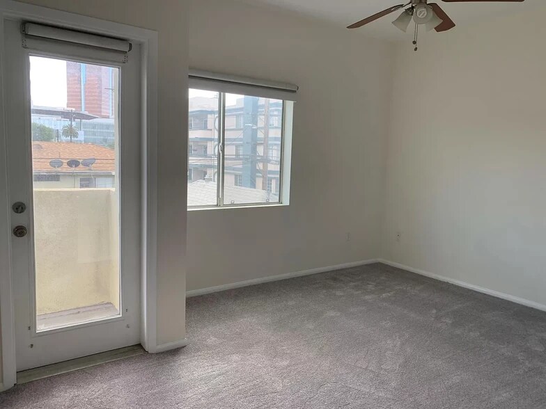 Room ! - 438 N Crystal Ct