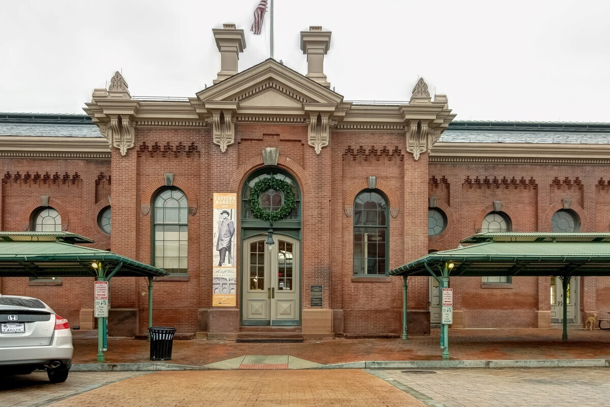 Building Photo - 513 7th St SE