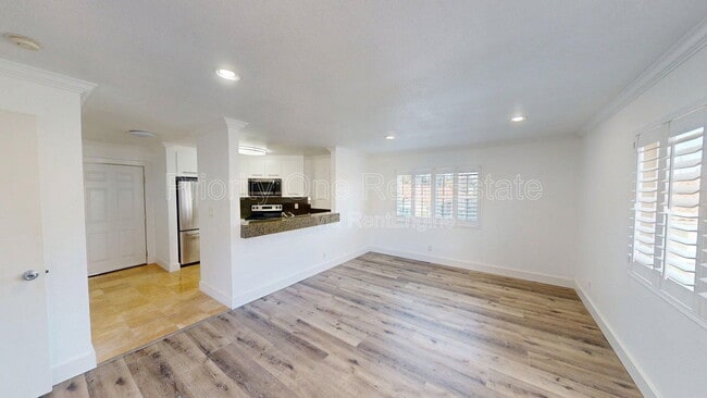 Building Photo - 7405 Charmant Dr