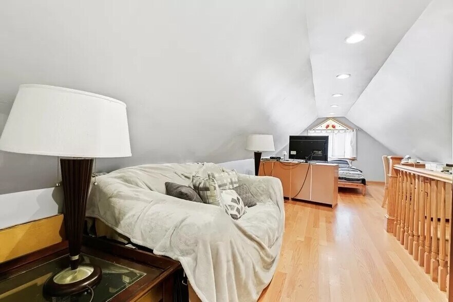 Building Photo - 1818 N Albany Ave