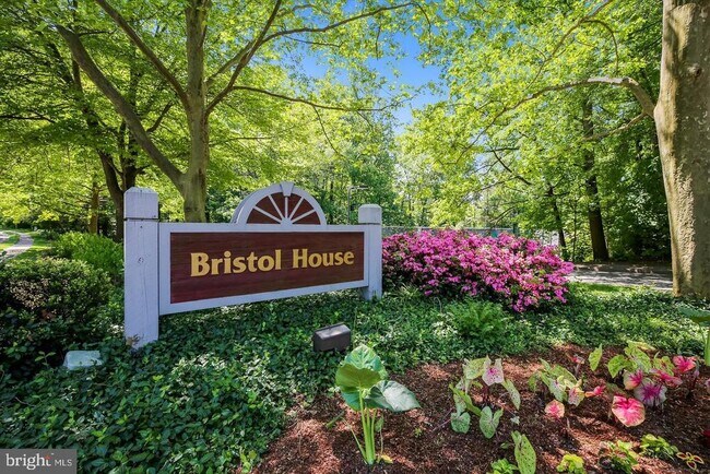 Building Photo - 2224 Springwood Dr