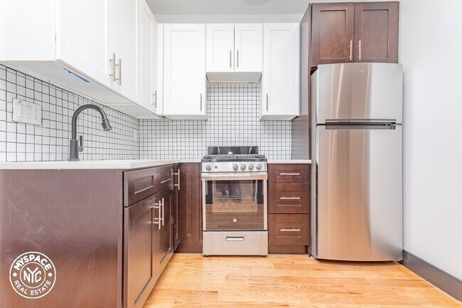 Building Photo - 378 Lewis Ave