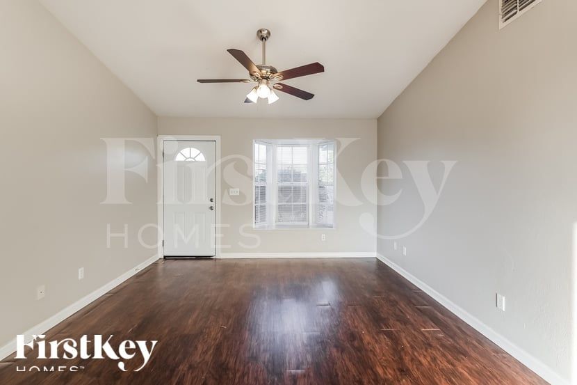 Building Photo - 18525 Sebring Rd