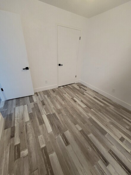 Building Photo - 830 N Ferger Ave