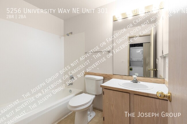 Building Photo - 5256 University Wy NE