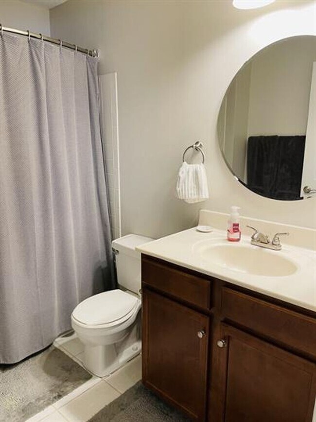 Building Photo - Charming 2BR/2BA Condo in Dilworth/South E...