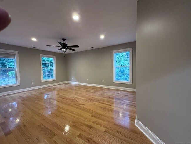 Building Photo - 8 Ellsworth Pl