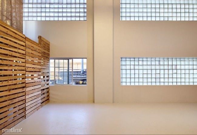 Building Photo - 3150 Airport Way S