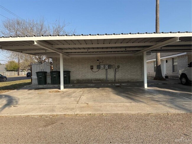 Building Photo - 2209 Umbel St