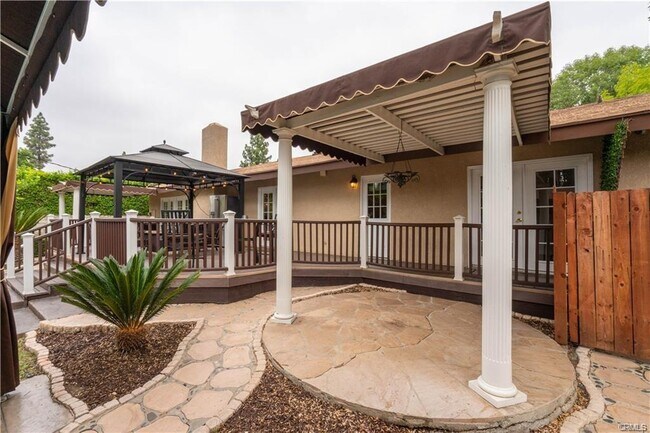 Building Photo - 18834 Devonshire St