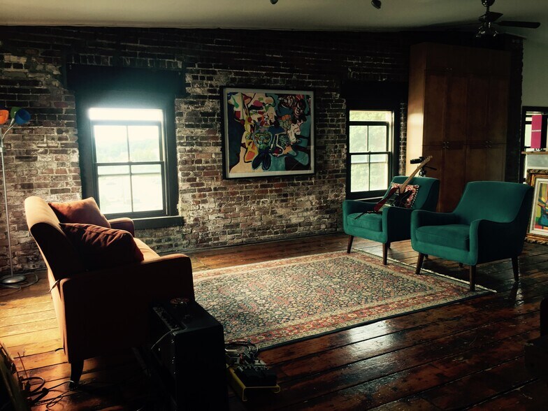 Building Photo - 12 Front St