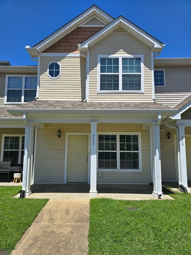 Building Photo - 710 Joshua St