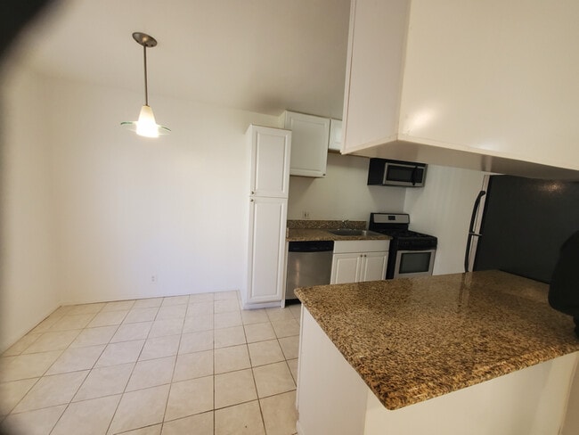 Building Photo - 13754 Mango Dr
