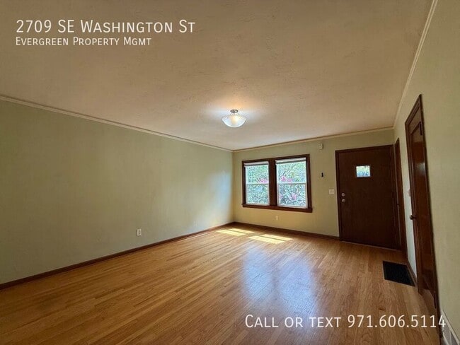 Building Photo - 2709 SE Washington St