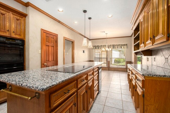 Building Photo - 15010 Terrace Oaks Dr