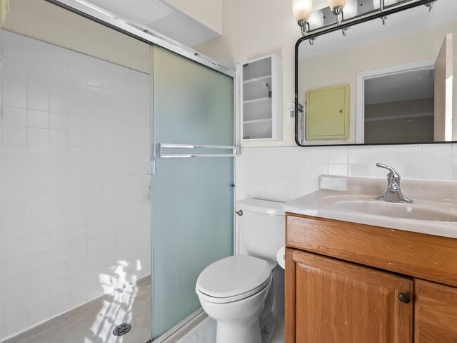 Building Photo - Commuter’s Dream! Large 2BR/2BA Condo Steps from Metro – All Utilities Included!